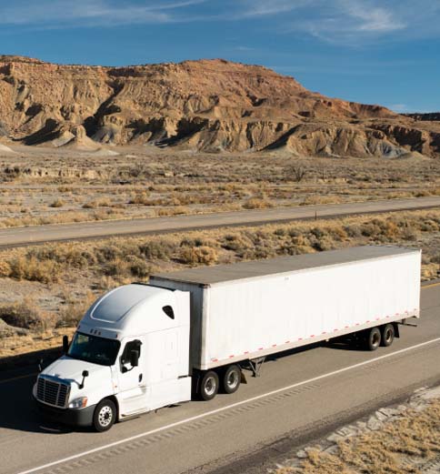 Camión De Transporte Commercial En Carretera De Nevada