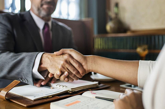 Experienced Lawyer Explaining What Compensation You Can Receive in a Medical Malpractice