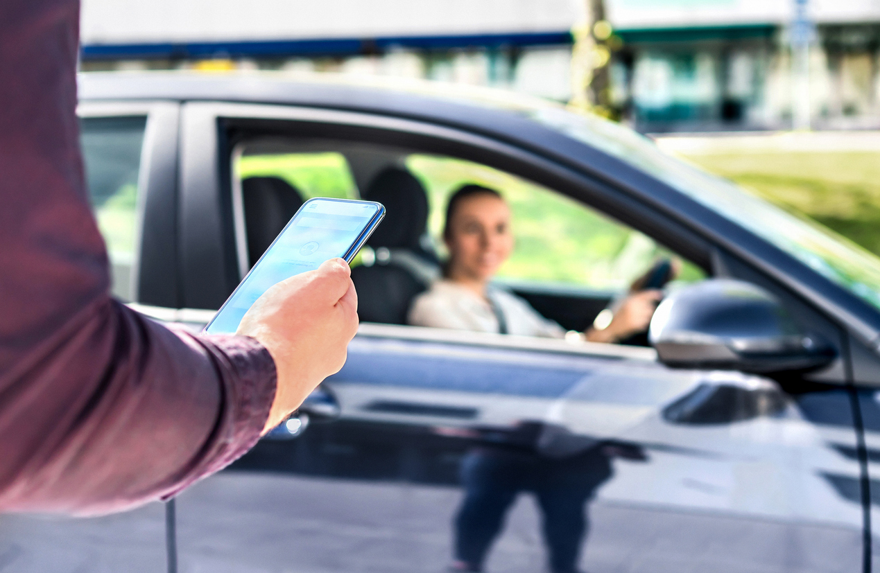 rideshare driver accepting new client